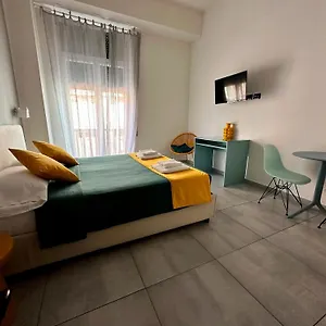 Hi Relais ** נאפולי